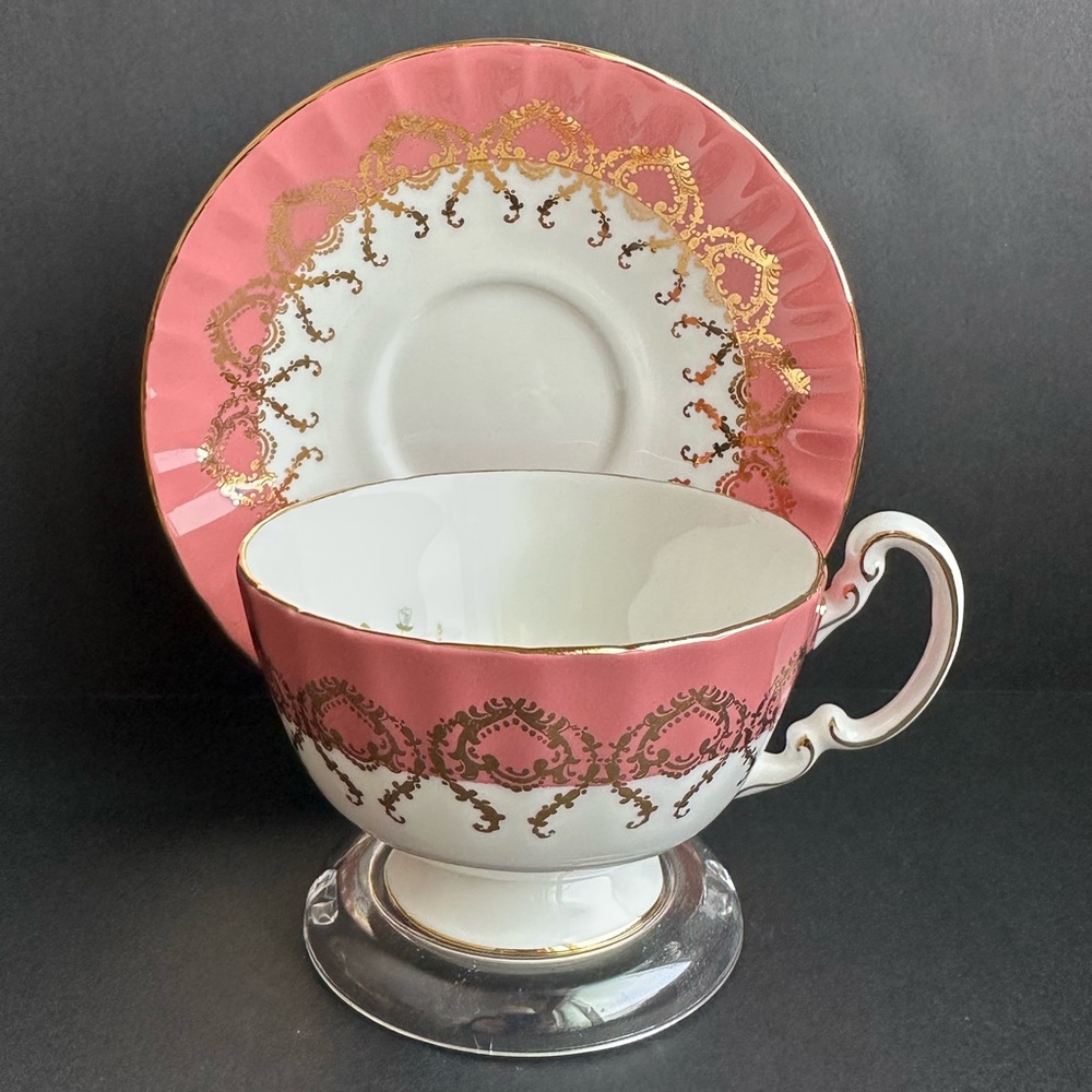 Aynsley Cottage Garden Butterfly Floral Teacup & Saucer Pink & White FLAWLESS !